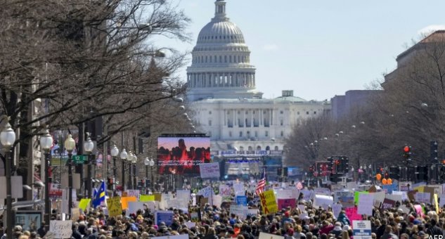 আমেরিকায় আগ্নেয়াস্ত্রের ওপর কঠোর নিয়ন্ত্রণের দাবিতে ব্যাপক বিক্ষোভ