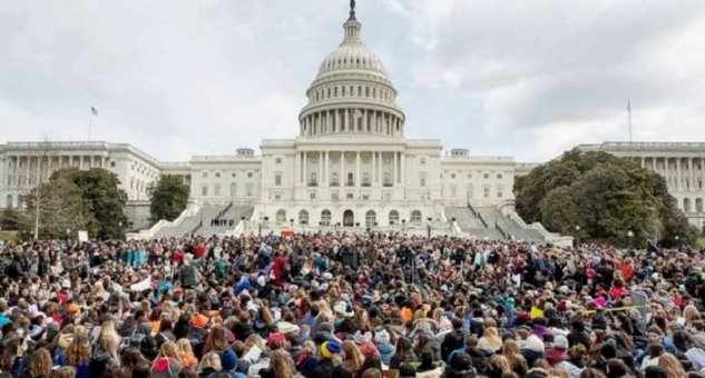 আমেরিকায় আগ্নেয়াস্ত্রের ওপর কঠোর নিয়ন্ত্রণের দাবিতে ব্যাপক বিক্ষোভ