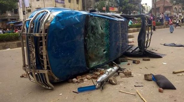 গাড়ির লাইসেন্স পরীক্ষায় শিক্ষার্থীরা