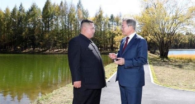 গত এপ্রিলে পানমুনজমে পরস্পরের সঙ্গে সাক্ষাতে মিলিত হন দুই কোরিয়ার শীর্ষ নেতারা