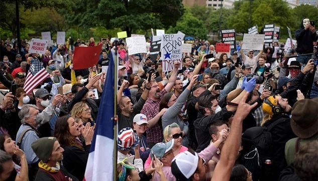 যুক্তরাষ্ট্রে লকডাউনের পক্ষে-বিপক্ষে ব্যাপক বিক্ষোভ