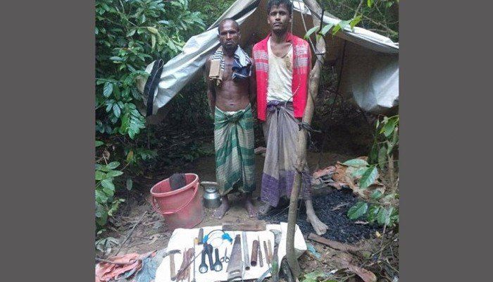 উখিয়ায় গহিন পাহাড় থেকে ‘অস্ত্র তৈরির দুই কারিগর’ আটক