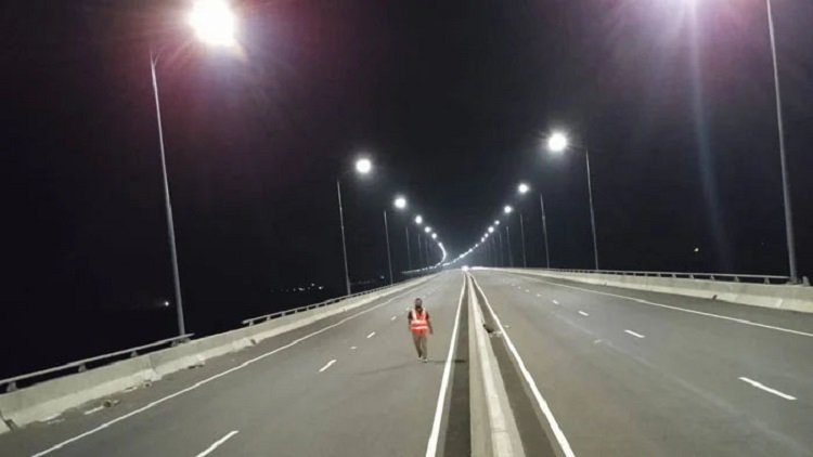 পদ্মাসেতু এখন আলোয় উদ্ভাসি