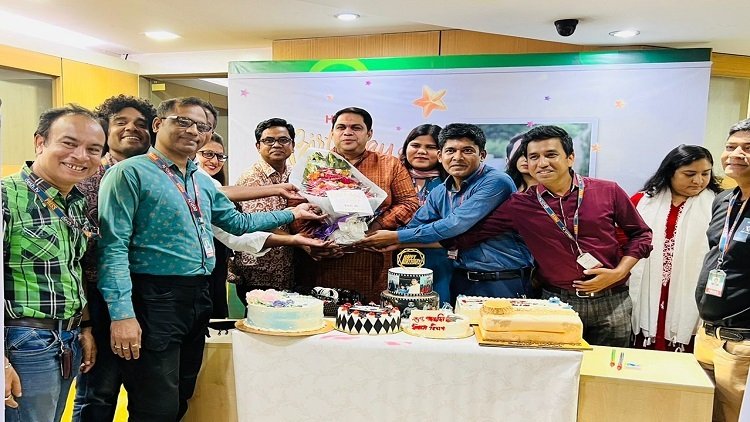 জন্মদিনে ভালোবাসা ও শুভেচ্ছায় সিক্ত হন আরিফ হাসান