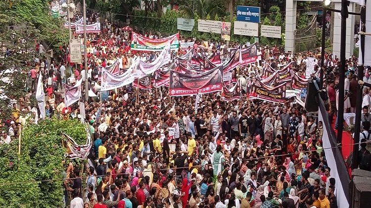  সমাবেশে মানুষের ঢল নেমেছে